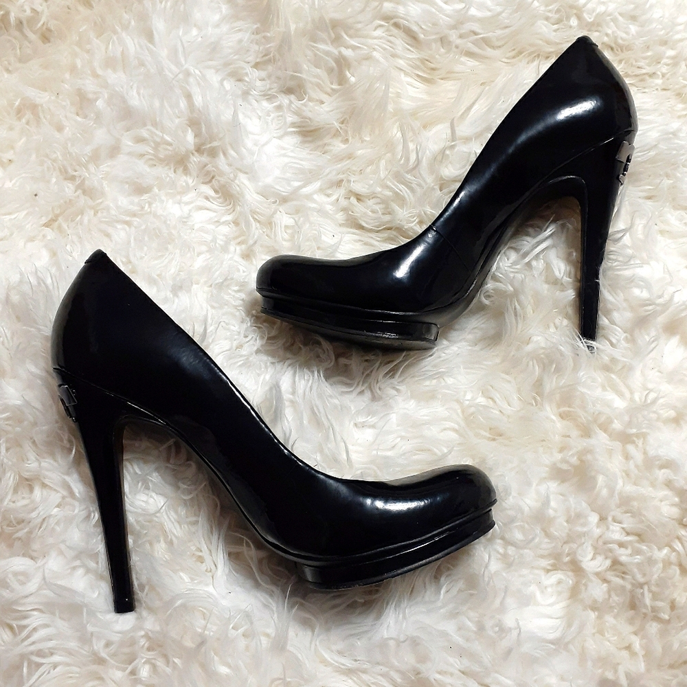 Tory Burch Black Leather Emblem Heels Size 10.5